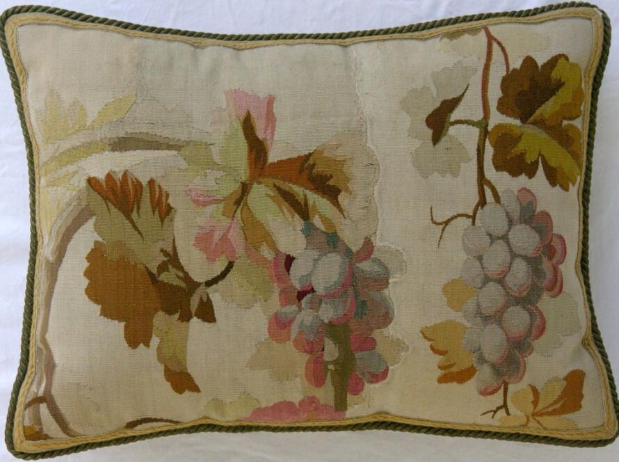 1120P     A  18TH  CENTURY  FRENCH  AUBUSSON  TAPESTRY  PILLOW  20 X 15