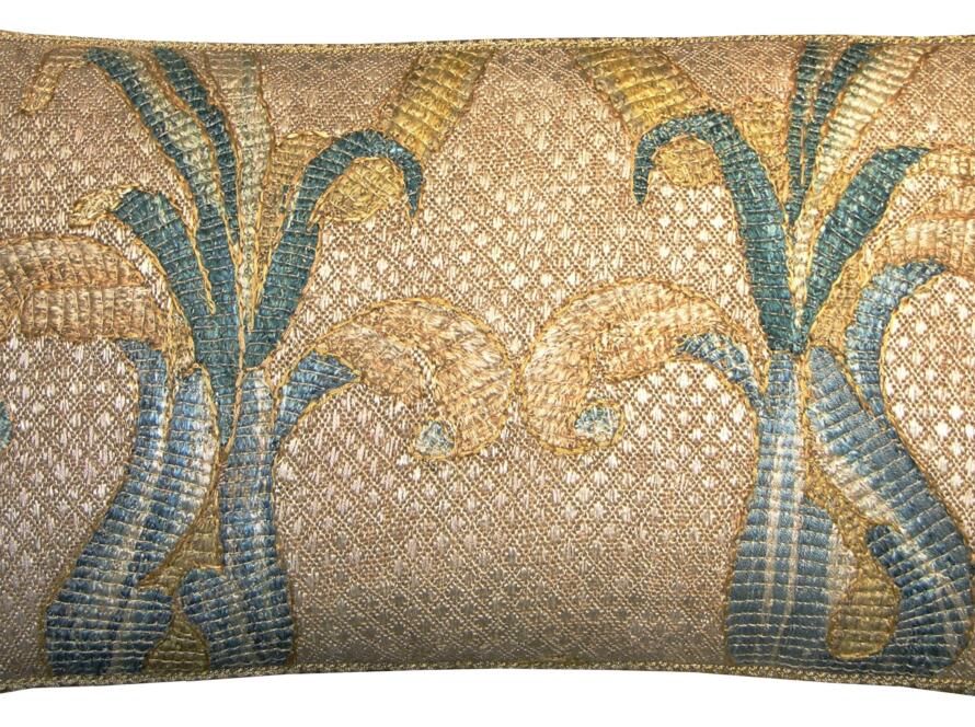 1649P   18TH CENTURY  A FLORENTINE TAPESTRY PILLOW 19 X 11