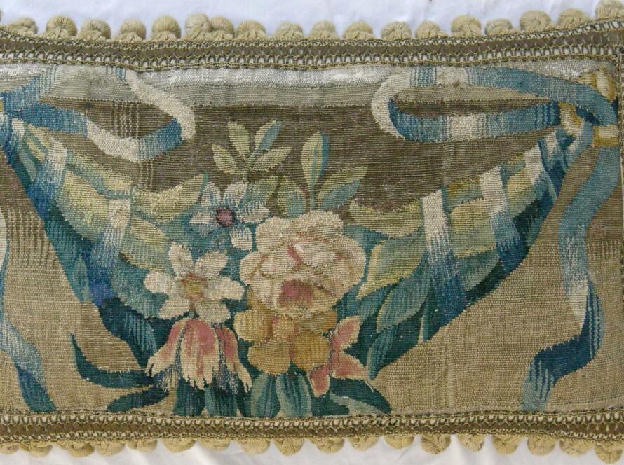 1332P  16TH CENTURY  A BRUSSELS TAPESTRY PILLOW  21 X 13