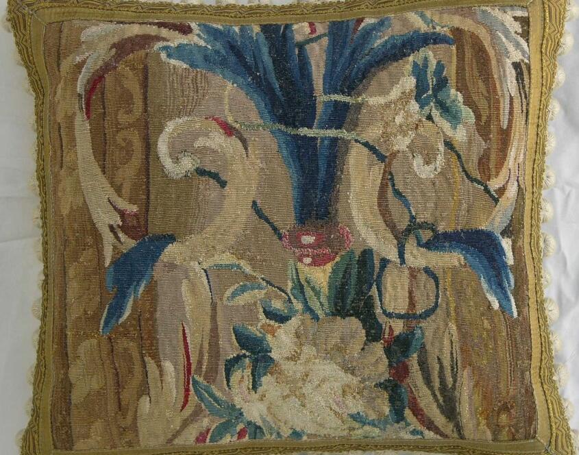819P     A  17TH  CENTURY  BRUSSELS  TAPESTRY  PILLOW  18 X 16